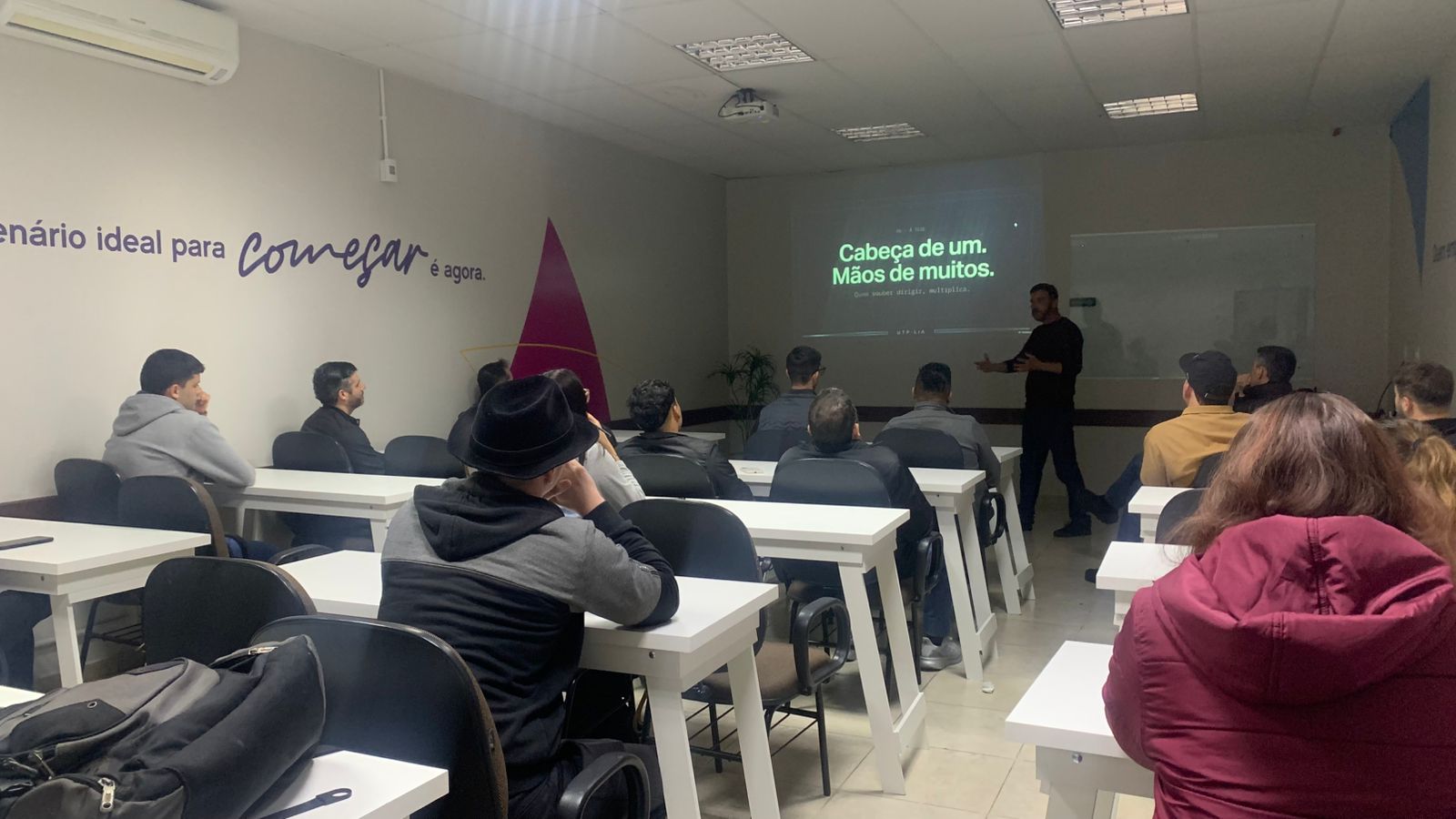 Procópio ministrando palestra na ACIVA
